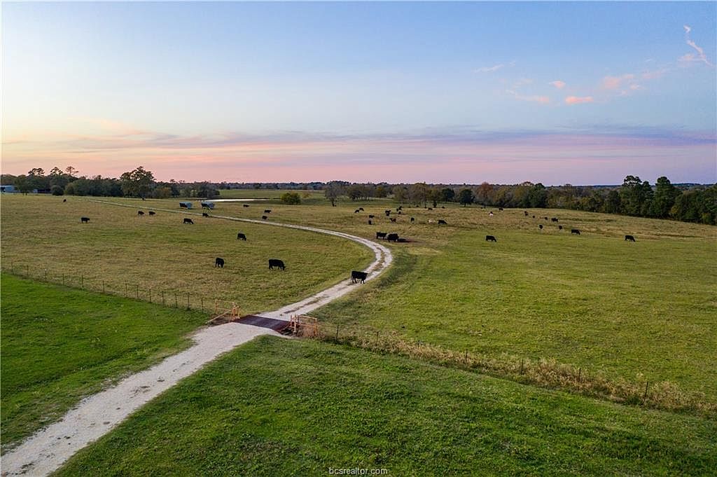 Diamond Spur Ranch, 216.2 Acres, 4/4.5+ Home, Pool, 4 Guest Homes, 2 Arenas, Multiple Stables & Paddocks, 6.5 Miles of Pipe Fencing